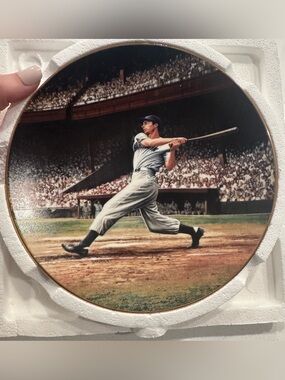 Vintage Baseball Batter Decorative Plate - Joe DiMaggio - “The Streak” w/Authen